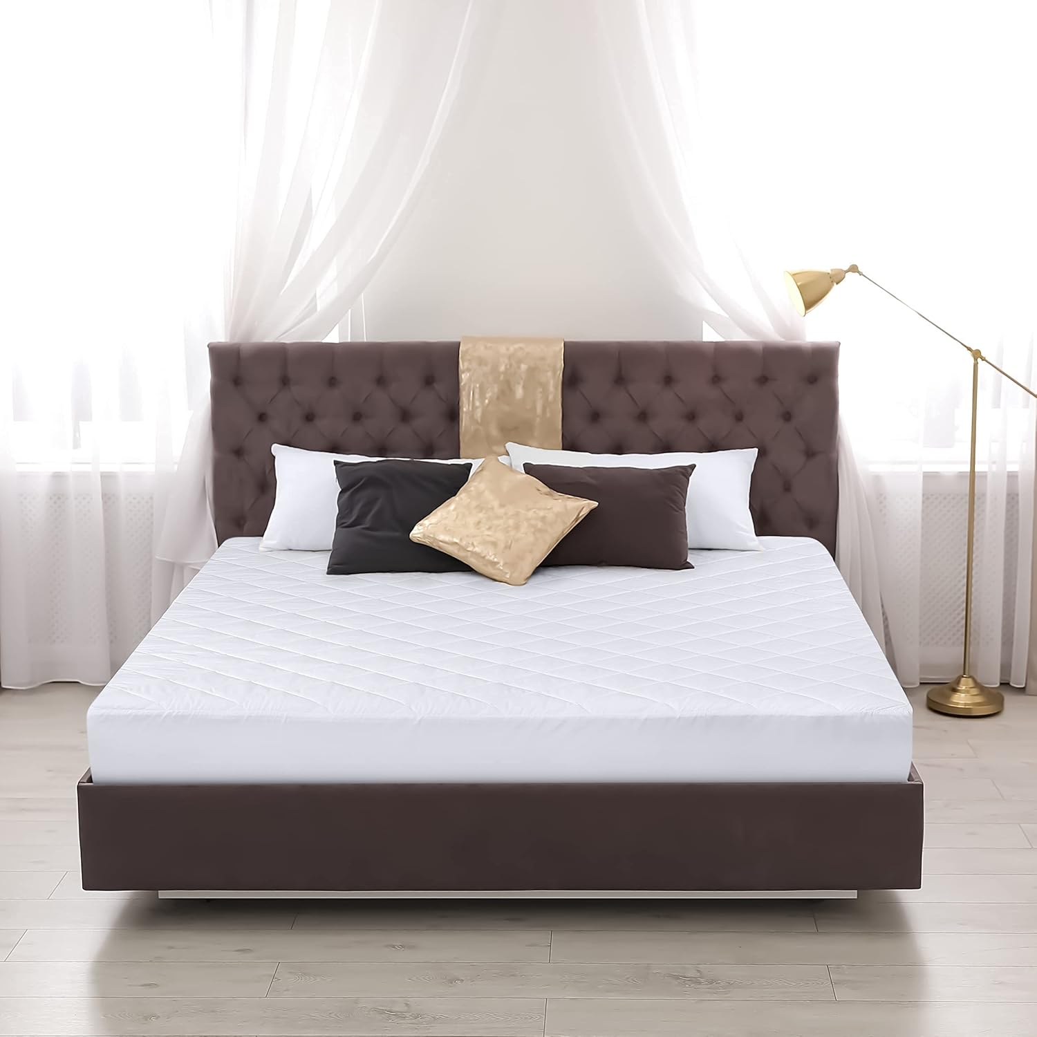 Utopia Bedding Quilted Fitted Mattress Pad, Elastic Fitted Mattress Topper Protector and Cover with Deep Pocket Stretches up to 16 Inches, Machine Washable